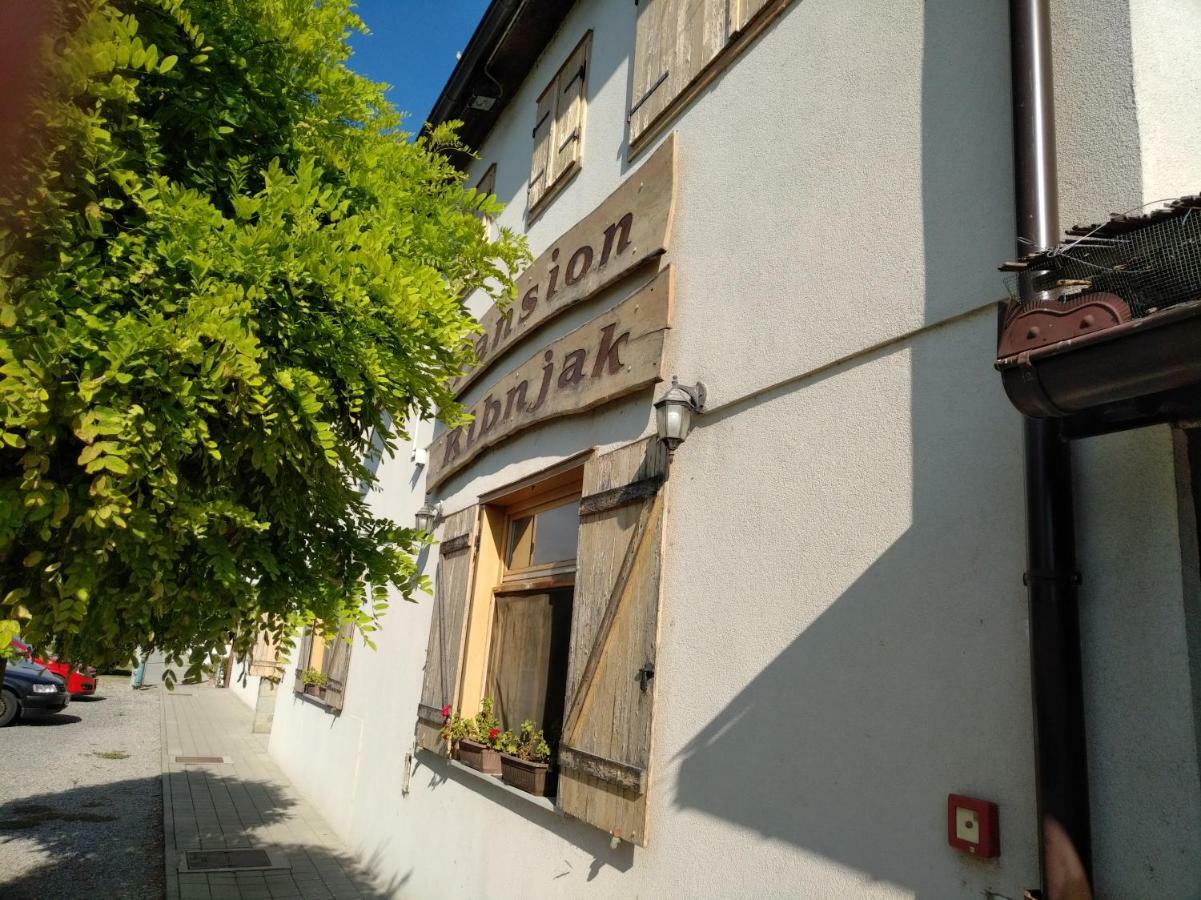 Pansion Ribnjak Nasice Exterior photo