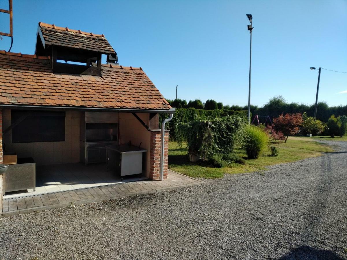 Pansion Ribnjak Nasice Exterior photo